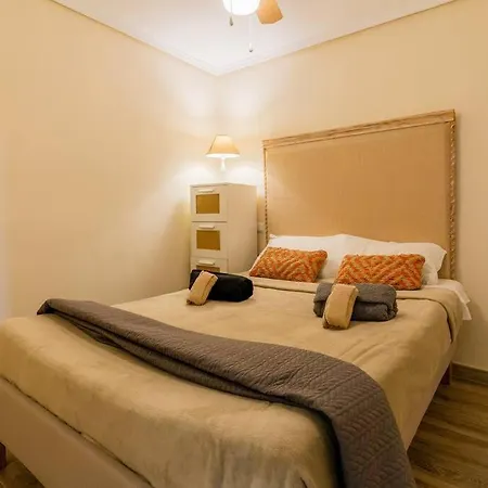 Ciudad Artes Gem: Stylish Near Ruzafa & Apartment