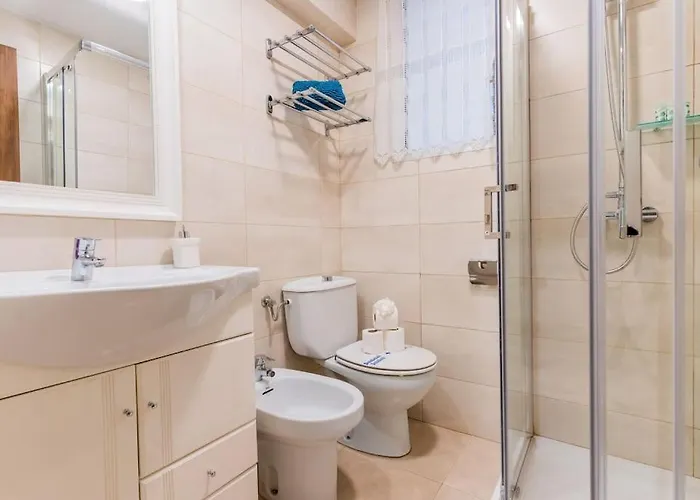 Apartment Ciudad Artes Gem: Stylish Near Ruzafa &