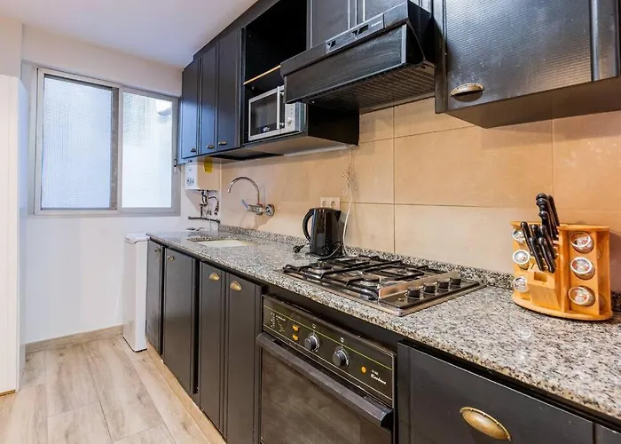 Ciudad Artes Gem: Stylish Near Ruzafa & Apartment