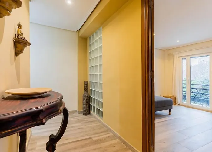Apartment Ciudad Artes Gem: Stylish Near Ruzafa & *