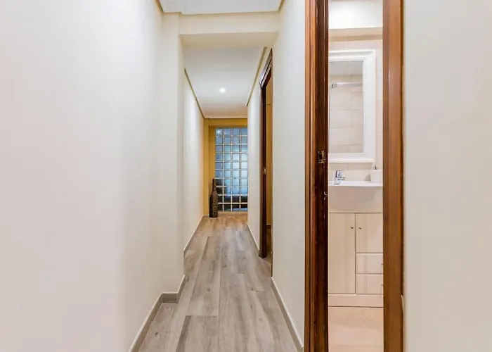 Ciudad Artes Gem: Stylish Near Ruzafa & Apartment *