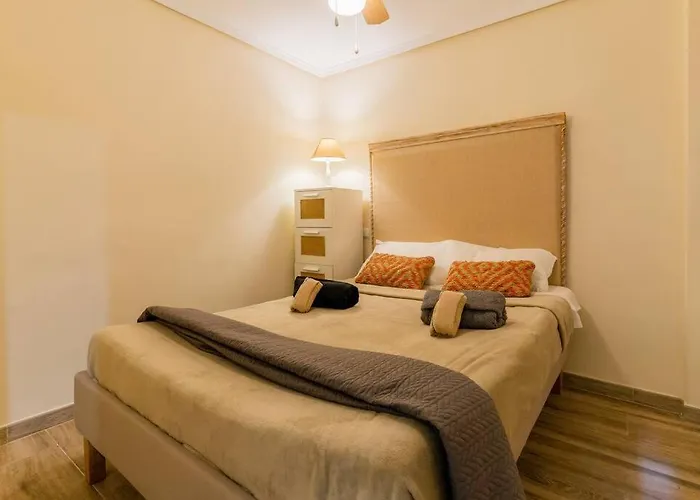 Ciudad Artes Gem: Stylish Near Ruzafa & Apartment