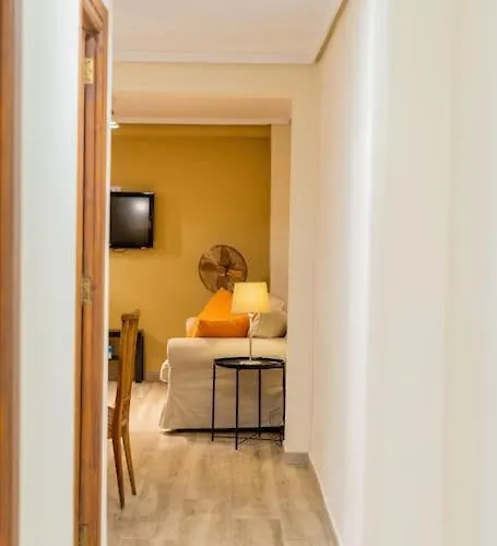 Ciudad Artes Gem: Stylish Near Ruzafa & Apartment *